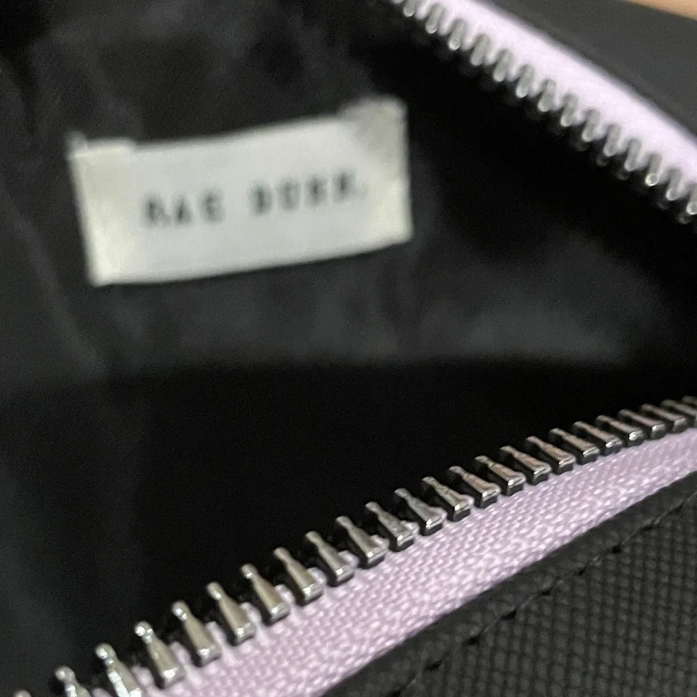 Rae Dunn zippered compartment